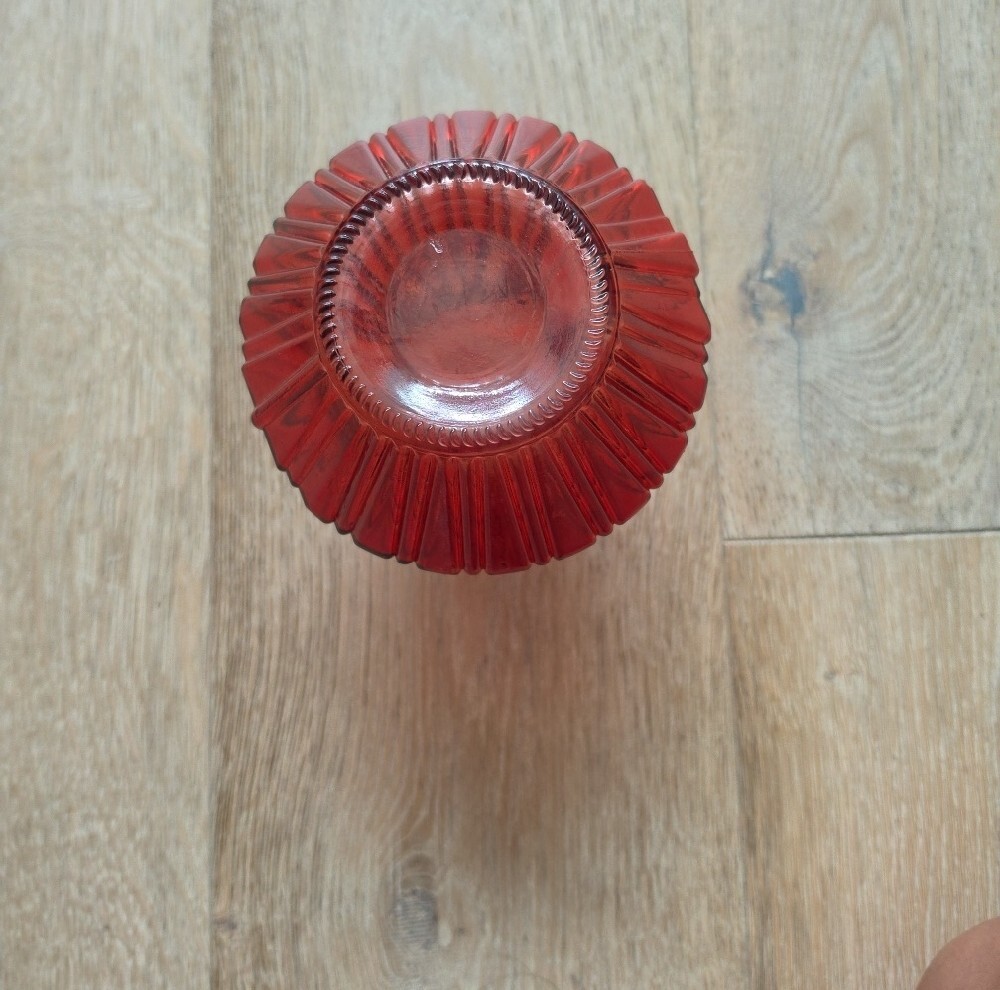 Red Ribbed Small Glass Vase - Picture 3 of 3
